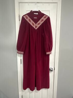 Vintage Vanity Fair Burgundy Velour Zip Front Long Robe Housecoat XL 70s 80s
